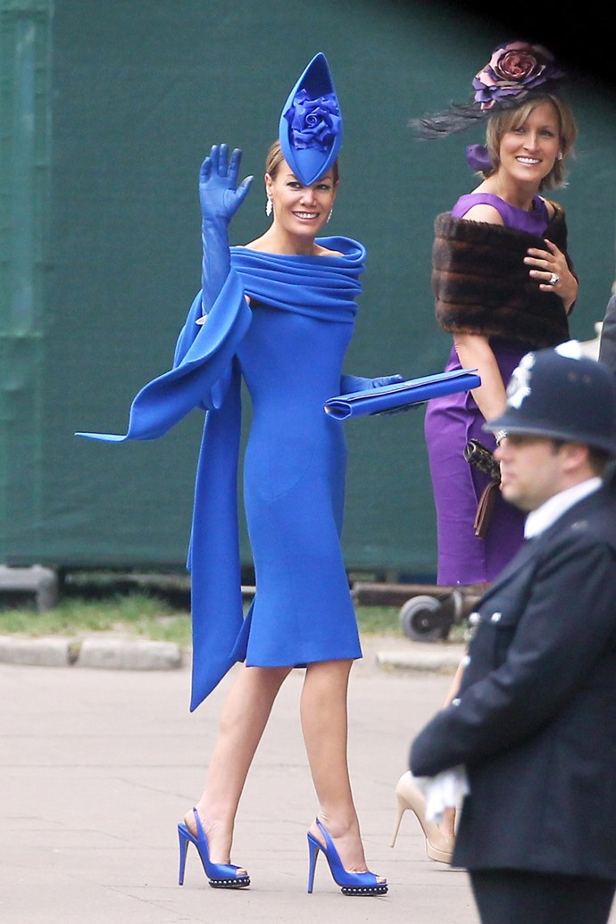 Britská televizní hvězdička Tara Palmer-Tomkinson přijela v modrém kompletu na královskou svatbu prince Williama a Kate Middleton, která se konala ve Westminsterském opatství.
