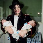 Michael Jackson využil náhradní matky pro svého nejmladšího syna Prince Michaela II. Jeho dceru Paris a Prince Michaela I přivedla na svět první manželka Jacksona Debbie Rowe.