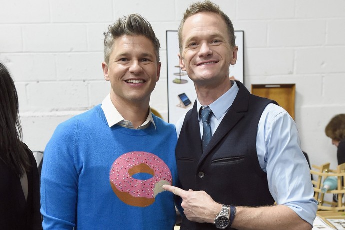 Neil Patrick Harris a David Burtka mají také dvojčata, která jim porodila náhradní matka. Mají dcerku Harper a syna Gideona.