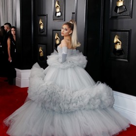 Ariana Grande se letos na předávání cen Grammy neukázala. Takto jí to slušelo před pár lety. 