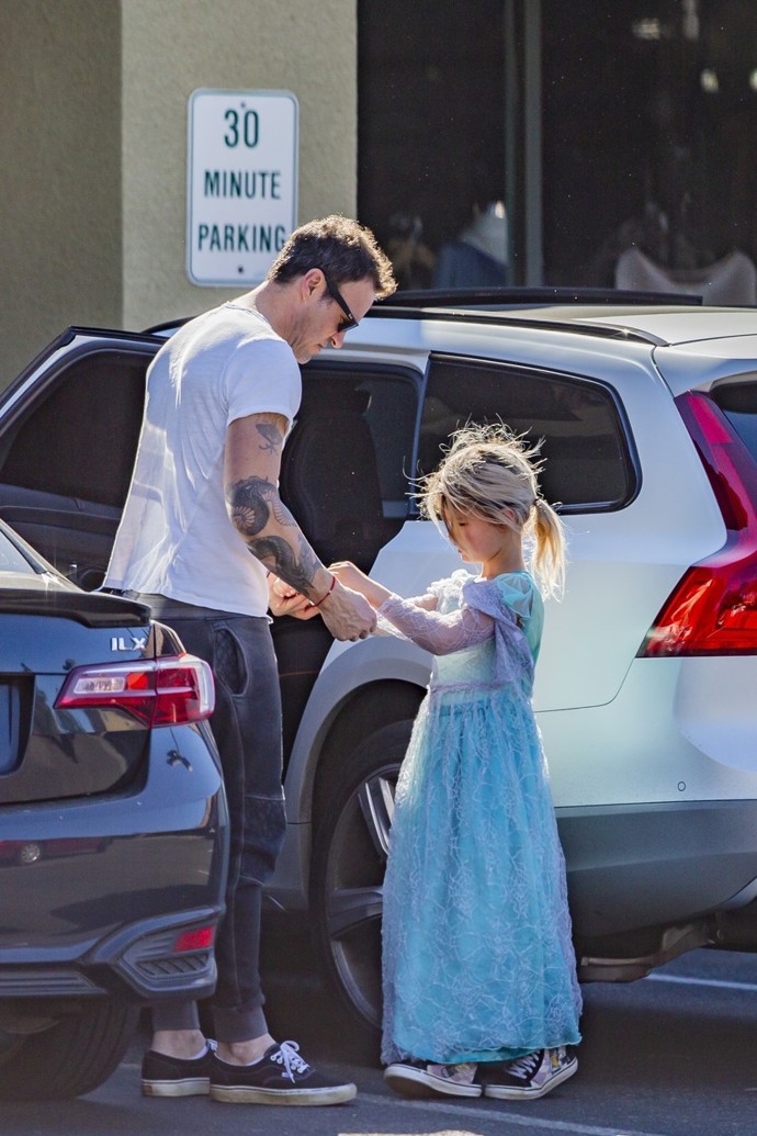 A ještě jednou Noah, tentokrát se s tátou Brianem Austinem Greenem chystá na narozeninovou oslavu, nejspíše ve stylu Ledového království.