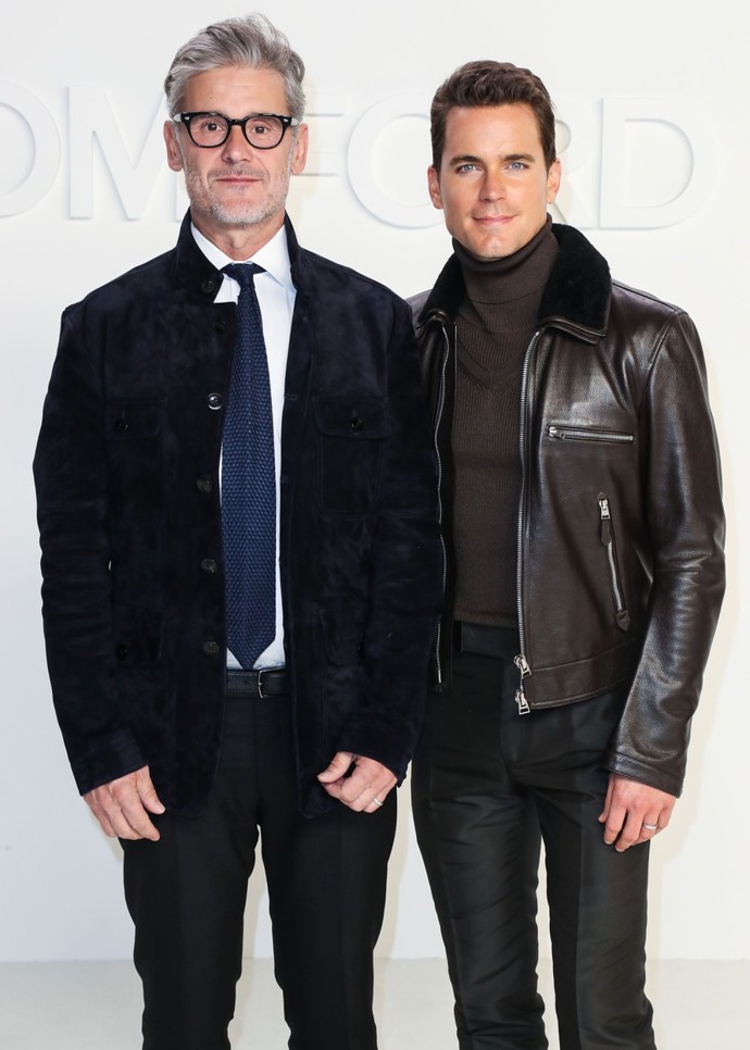 Herec Matt Bomer má tři syny s partnerem Simonem Hallsem. Nejstaršímu synovi je letos 18 let a dvojčatům 15 let. 
