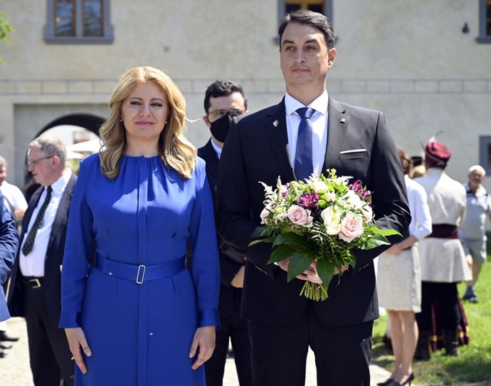 Královskou modř si oblíbila i prezidentka Slovenské republiky Zuzana Čaputová...