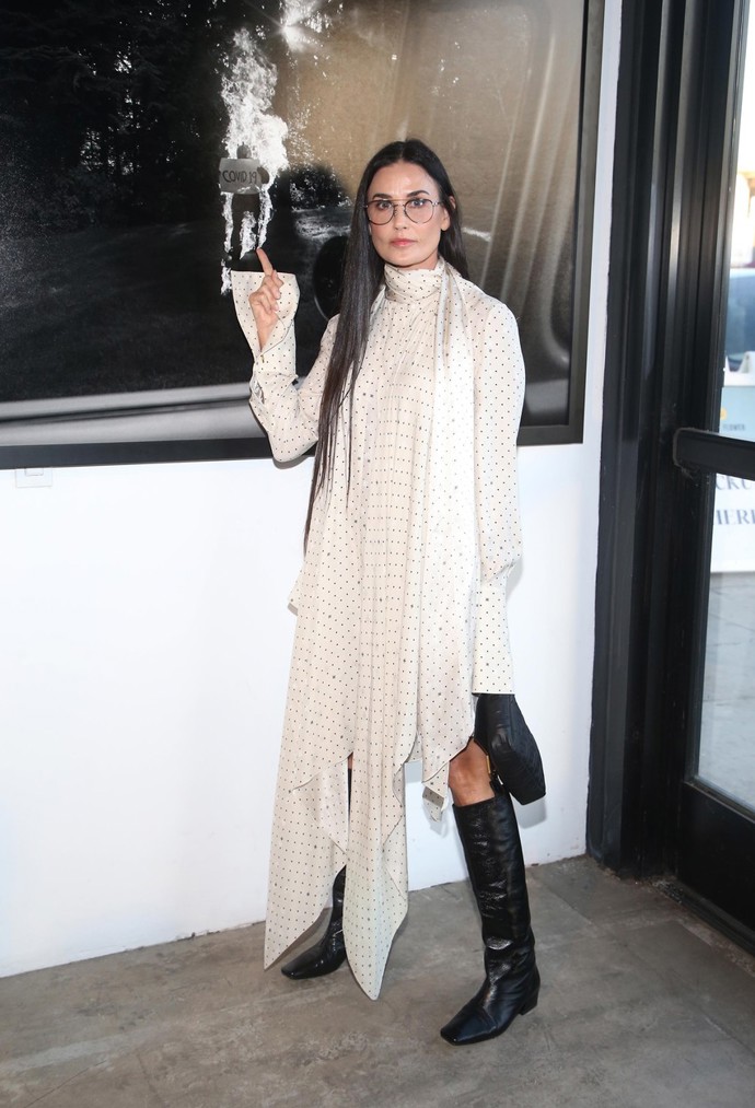 Nepřekonatelná kombinace bílé a černé v podání Demi Moore (60) vypadá skvěle.