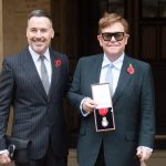 Elton Johna a David Furnish se nejprve snažili adoptovat, ale kvůli komplikacím zvolili možnost náhradní matky. Jedna žena jim tak porodila nejprve syna Zacharyho (12) a poté syna Elijaha (10).