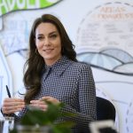 Chlubit se může i krásnými vlasy, na které používá své oblíbené produkty, včetně laku na vlasy za 90 Kč. 