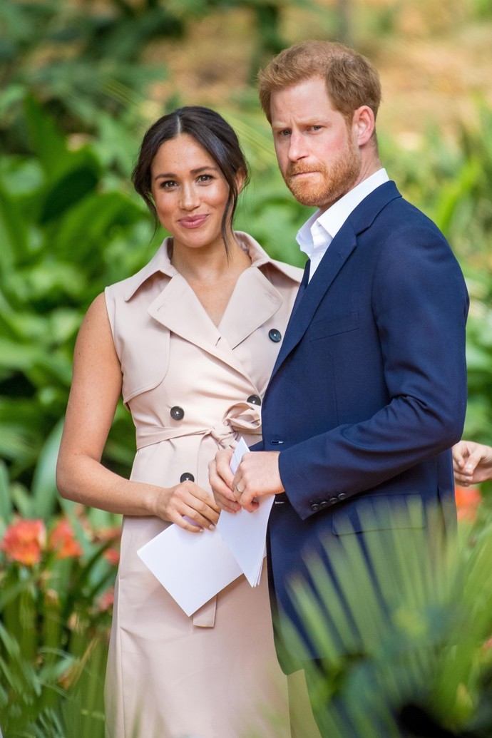 Princ Harry žije od ledna 2020 v Kalifornii. S manželkou Meghan Markle vychovávají syna Archieho (3) a dceru Lilibet (19 měsíců). Jejich vztahy s královskou rodinou jsou dost chladné. I když se několikrát jedna nebo druhá strana pokoušela o sblížení, rány, které si vzájemně způsobili, jsou příliš hluboké.