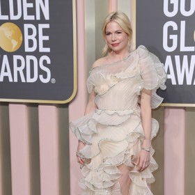 Michelle Williams jako víla ve volánkových šatech značky Gucci. 