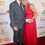 Přesto Afton Smith doprovází Brendana Frasera dodnes.