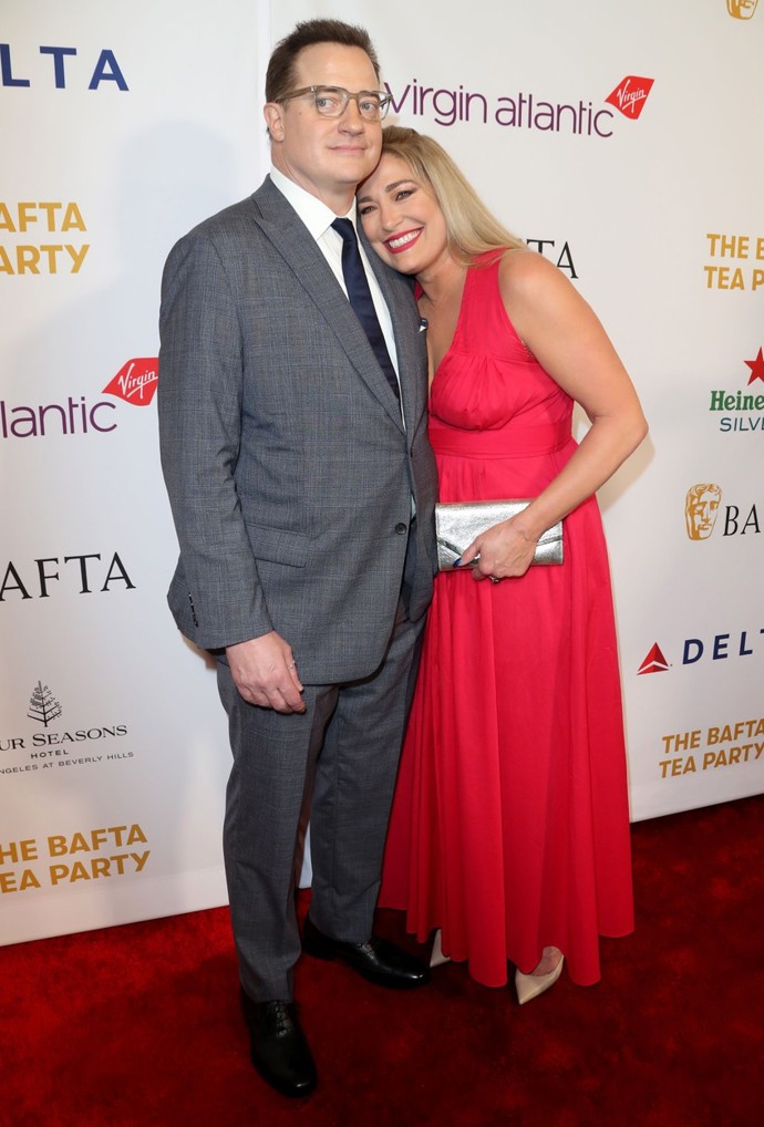 Přesto Afton Smith doprovází Brendana Frasera dodnes.