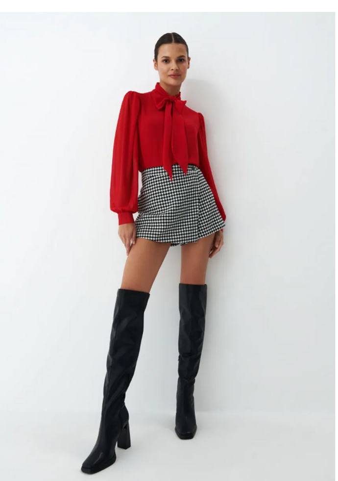 Červená košile s balonovými rukávy. Mohito, 399 Kč 