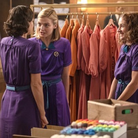 Simona si zde zahraje jednu z prodavaček v nově otevřeném obchodním domě.