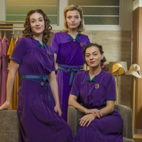 Simona Lewandowská s kolegyní Martou Dancingerovou (vlevo), která má v seriálu hlavní ženskou roli.