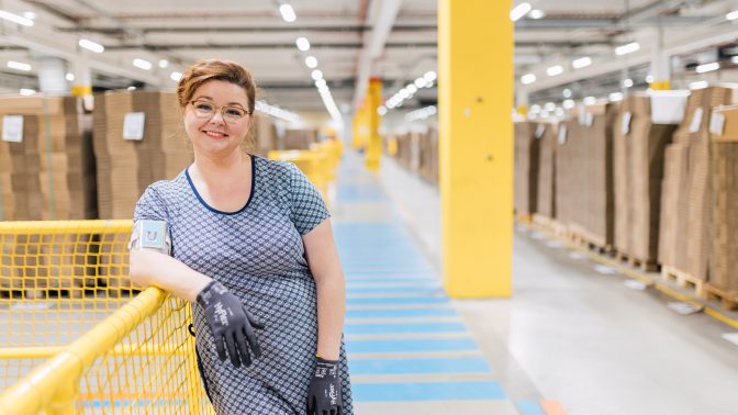 „Baví mě být nezávislá a mít čas pěstovat si vlastní jídlo,“ říká Anna, která zpracovává zákaznické objednávky v Amazonu