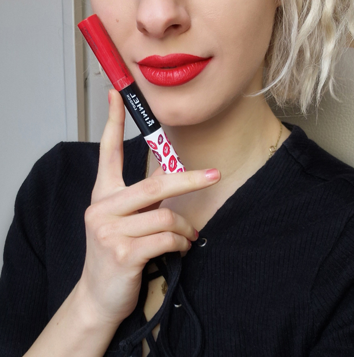 Dlouhotrvající rtěnka s broskvovým balzámem. Tato má ještě starý typ obalu. Rimmel, Provocalips, odstín 500 Kiss me you fool, 177 Kč