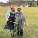 Vendula Pizingerová oslavila 51. narozeniny zabijačkou, se kterou jí pomáhal oblíbený řezník.