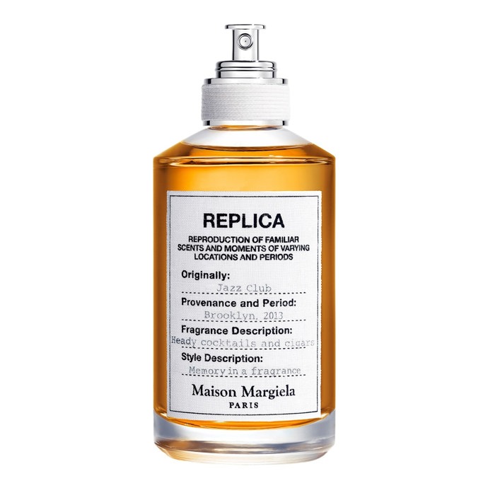 Každá vůně z řady Maison Margiela Replica odráží atmosféru konkrétního období a měla by svého nositele přenést přímo do tohoto okamžiku. Jazz Club je výletem do brooklynského klubu, kde je atmosféra protkaná popíjením koktejlů a kouřením doutníků za vystoupení velikánů jazzové scény. V parfému se tak snoubí tabákové listy, růžový pepř, rum, šalvěj muškátová, sicilský citron i vanilka. Cena od 1 400 Kč