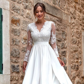 Šaty s dlouhým průhledným rukávem a krajkou. Mia Dresses, 2 538 Kč