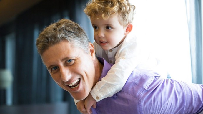 VÝCHOVA: Lev je báječný rodič. Své potomky chrání a bojoval by za ně i za cenu vlastního života. Děti lvů jsou do dospělosti velmi dobře vybaveny – s optimismem, silnou vůlí a sebejistotou překonávají všechny překážky, které by jim mohly bránit v úspěchu.