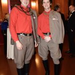 Doprovod mu nedělala dívka, ale člen hradní stráže.