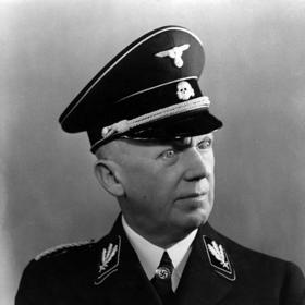 Pro značku Hugo Boss nebylo problémem ani ušít uniformu na míru.