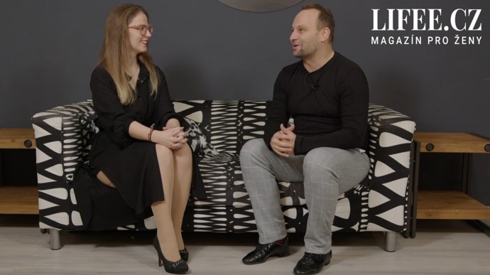 Tanečník Marek Dědík vysvětlil redaktorce Lifee.cz základy nejznámějších společenských tanců.