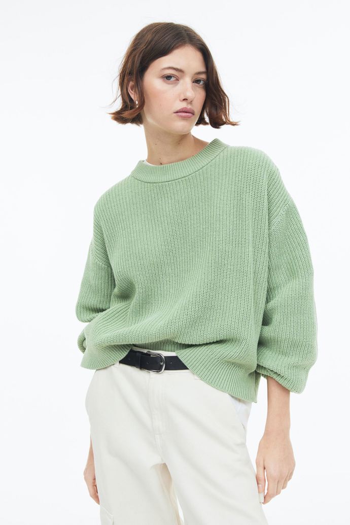 Svetr z žebrovaného úpletu. H&M, 699 Kč