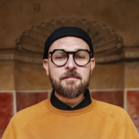 Přední český kadeřník Honza Kořínek hodnotí pro Lifee.cz účesy známých tváří. 