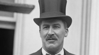 Historky z Tutanchamonovy hrobky: Archeolog Howard Carter byl vykázán z vykopávek, prý kradl vzácné artefakty