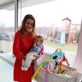 Zpěvačka Markéta Muzikářová má půlročního syna Maxíka. Takhle krásnou má doma kolébku.