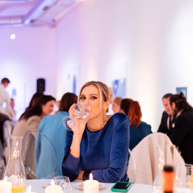 S moderátorkou jsme mluvili na večírku, který oslavoval 100 let známé značky české čokolády.