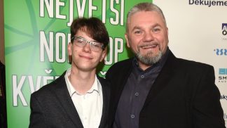 Dětská hvězda Josef Melen o synově ztrátě sluchu: Naslouchadla dostal až v 6 letech, dnes vyjdou na cenu ojetého auta