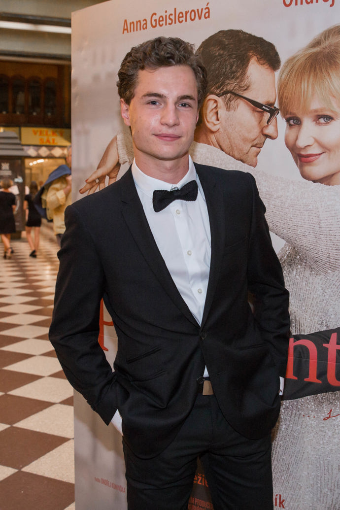 Oskar Hes se objevil také ve filmu Prezidentka s Aňou Geislerovou v hlavní roli. 