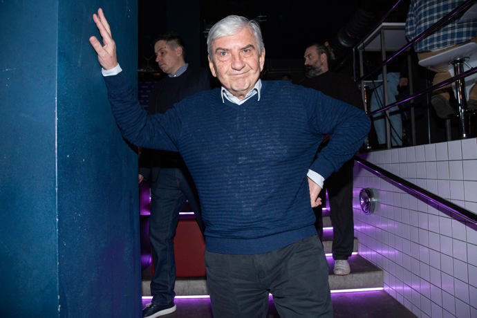 Miroslav Donutil často nosí sofistikované svetry.