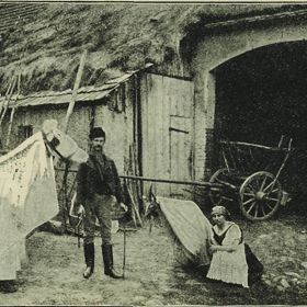 Kozel nebo koza (vpravo) trkal hlavně děvčata a prováděl další vylomeniny. Na Opavsku ho na konci masopustu taktéž popravili.