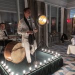 Roman Vojtek si v seriálu Zlatá labuť zahraje populárního zpěváka ze 30. a 40. let.