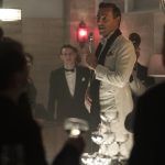 Roman Vojtek prostupuje celým dějem seriálu Zlatá labuť.