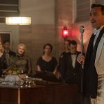 Roman Vojtek coby zpěvák Vilém Villy Brož.