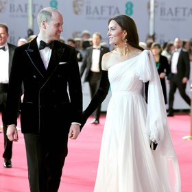 Kate se na červeném koberci objevila po boku svého manžela, prince Williama a oba si slavnostní večer moc užili.