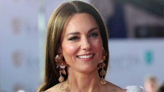 Kate Middleton na cenách BAFTA: Kontroverzní volbou doplňků uctila královnu, ale i zaskočila fanoušky