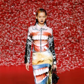 Za modelkami byla hora kondomů čítající 200 tisíc kusů. 