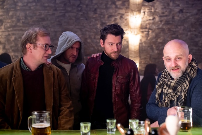 V tomto filmu si Martin Pechlát zahrál se svým švagrem Davidem Švehlíkem. 