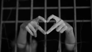 Líbající banditka Edna Murray: Její milenci končili za mřížemi nebo pod drnem