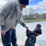 Dvouletý syn Pepíček je neposeda, v jeho věku ho musí máma hlídat na každém kroku a s kočárkem ani radši nejezdí na eskalátorech.