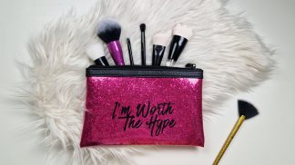 Ve své kosmetické taštičce byste měli mít 4-8 štětců.