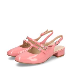 Model Kate Gray s otevřenou patou, tzv. slingback. Humanic, 1 899 Kč