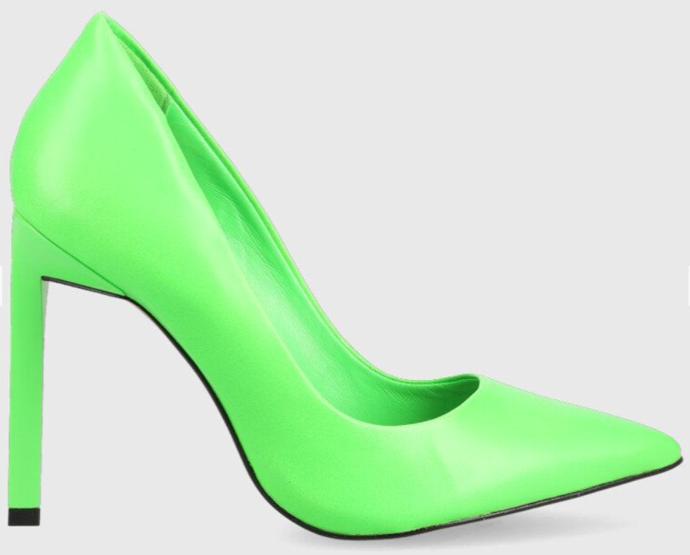 Jak jednoduše odlehčit a zvýraznit formálnější model? Zkuste zářivě zbarvené lodičky na vysoké jehle. Aldo, 2 599 Kč