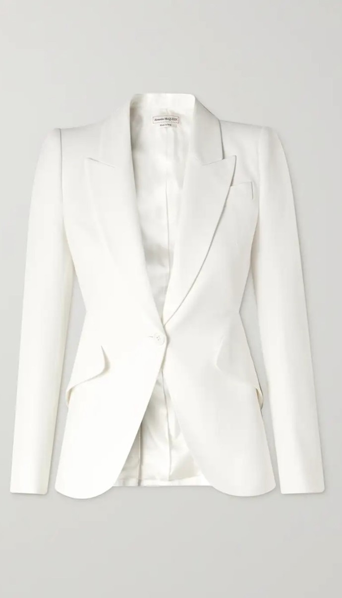 Slonovinový blejzr s jedním knoflíkem a šikmými kapsami. Alexander McQueen, 1 490 liber