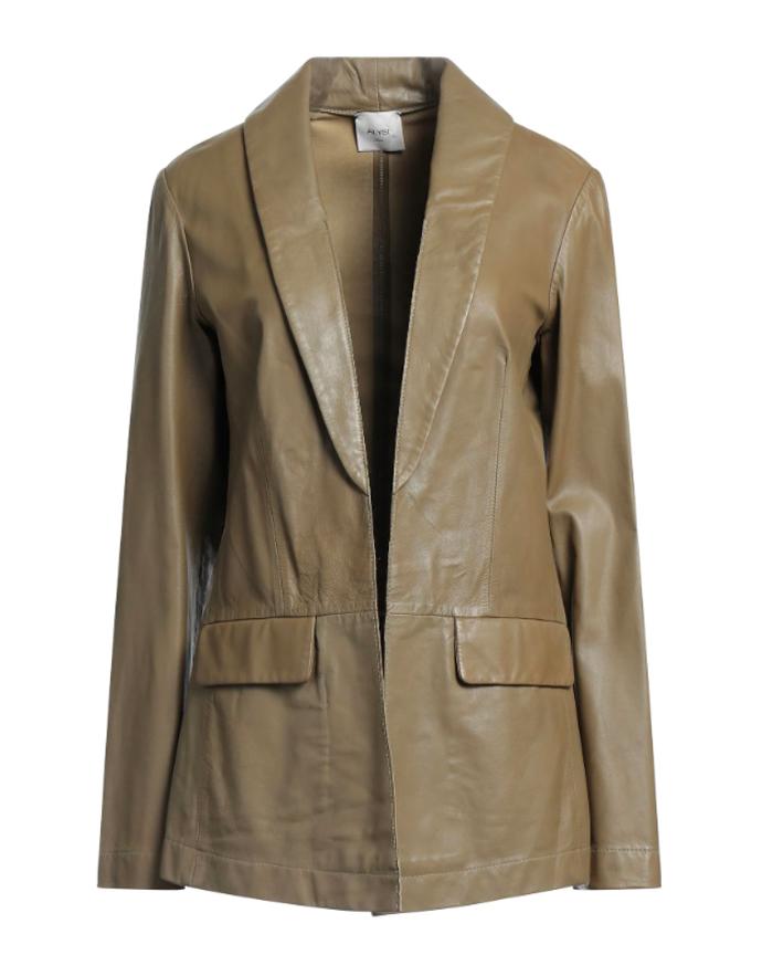 Také kožené sako vyžaduje vyšší počáteční investici, rozhodně ale nebudete marnivá. Klasický střih vám v šatníku vydrží navěky. Alysi, 5 250 Kč