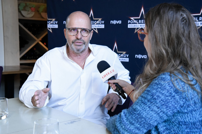 Aktuálně můžeme Zdeňka Pohlreicha vídat v nové kulinářské show TV Nova Souboj restaurací.